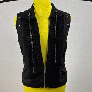 Sporty zippered vest -  versatile!